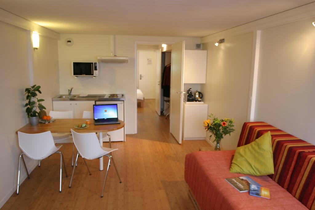 Hôtel Pierre Blanche Chatillon-en-Michaille Zimmer foto