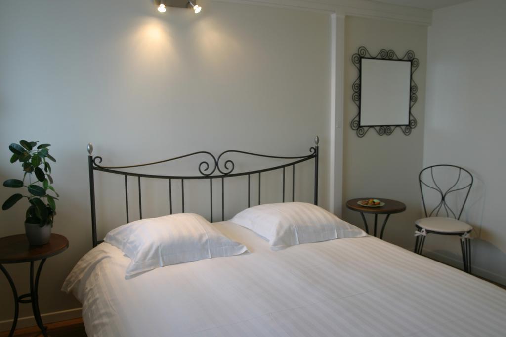 Hôtel Pierre Blanche Chatillon-en-Michaille Zimmer foto